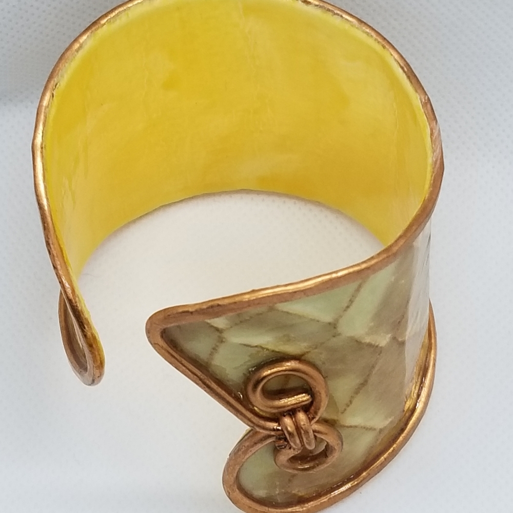 E Snake Skin Cuff Yellow Interior - Picture 9 of 10